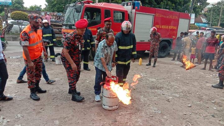 নরসিংদীতে অগ্নিপ্রতিরোধ মহড়া অনুষ্ঠিত 