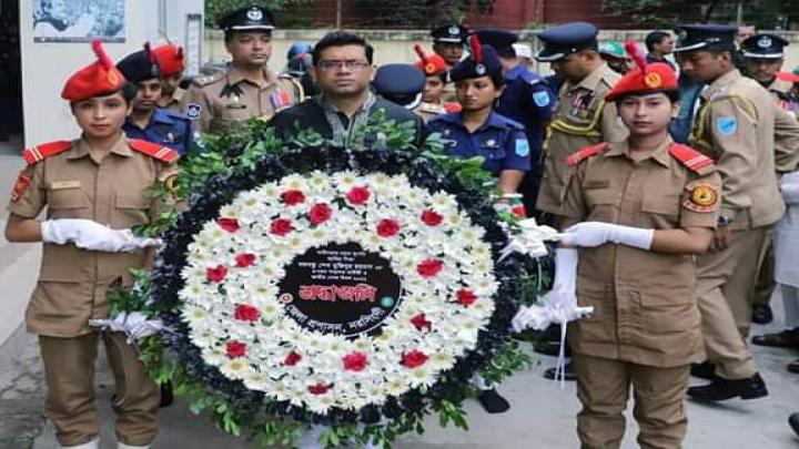 নরসিংদীতে বঙ্গবন্ধুর প্রতিকৃতিতে পুষ্পস্তবক অর্পণ 