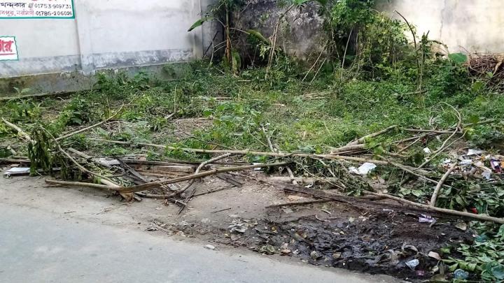 পৈত্রিক সম্পতি দখলে রাখতে প্রশাসনের সহায়তা কামনা