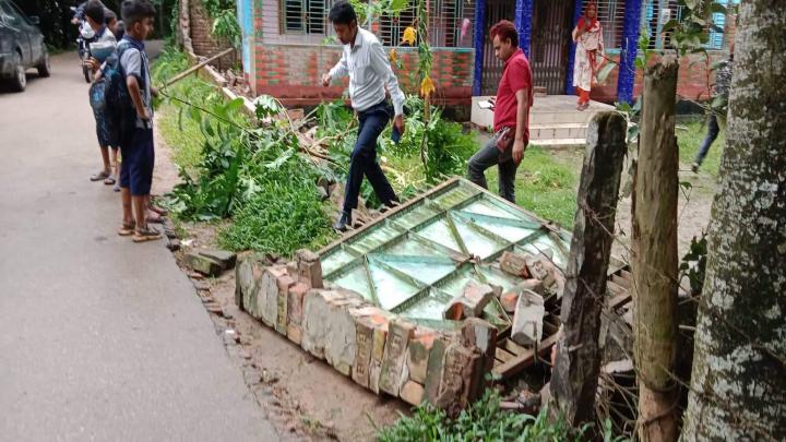 শিবপুরে সন্ত্রাসী হামলায় বাড়িঘর ভাংচুর ও লুটপাটের অভিযোগ