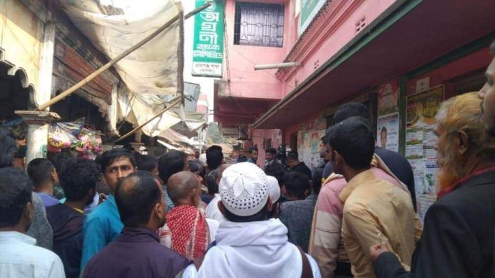 রায়পুরায় ব‍্যাংক থেকে দুই আনসারের মরদেহ উদ্ধার