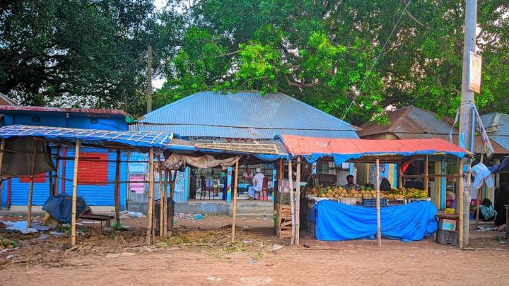 নরসিংদীর করিমপুর বাজারে ইজারার নামে চাঁদাবাজির অভিযোগ