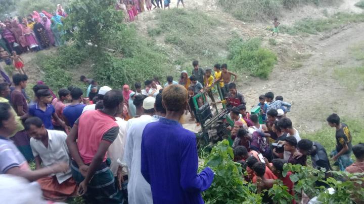 রায়পুরায় মালবোঝাই নছিমন উল্টে প্রাণ গেলো চালকের