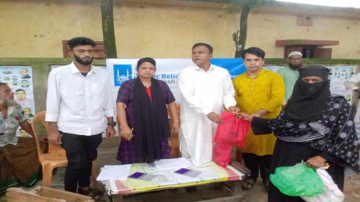 নরসিংদীতে ১৪শ' অসহায় পরিবারের মাঝে কোরবানির গোশত বিতরণ