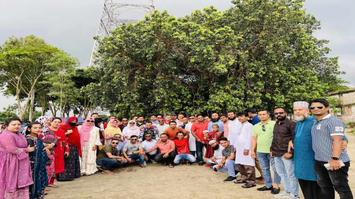 নরসিংদী জেলার এসএসসি ব্যাচ২০০০ 'র নৌকা ভ্রমণ