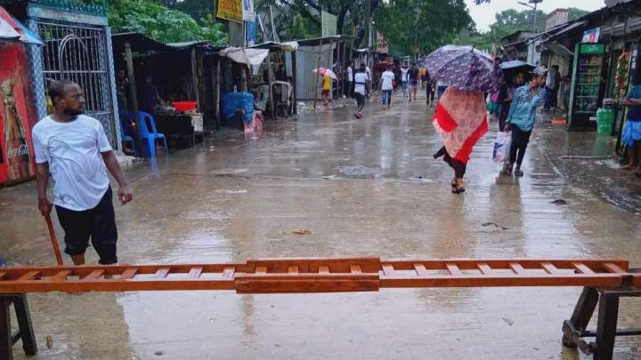 বেলাবতে দু'দিন রাস্তা বন্ধ রেখে স্কুলের পুর্নমিলনী অনুষ্ঠান; জনদুর্ভোগ