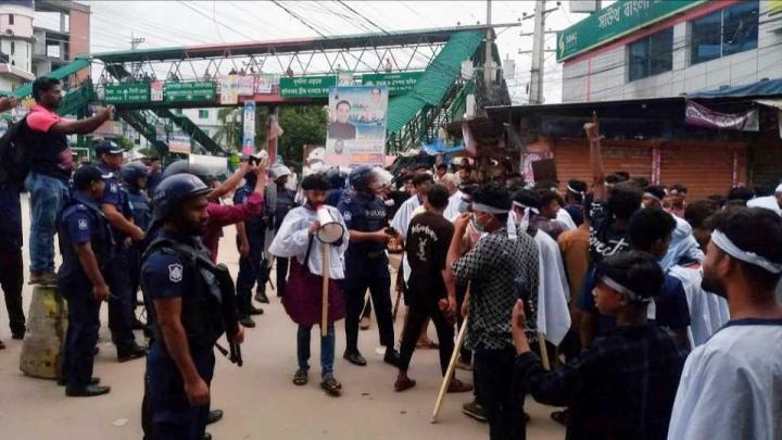 জামিন পেলেন খোকন : গাড়ি ভাঙচুর, আইনজীবীকে পিটিয়ে আহত 