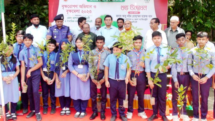 নরসিংদীতে এক লাখ গাছের চারা রোপনের উদ্যোগ : বৃক্ষমেলার উদ্বোধন