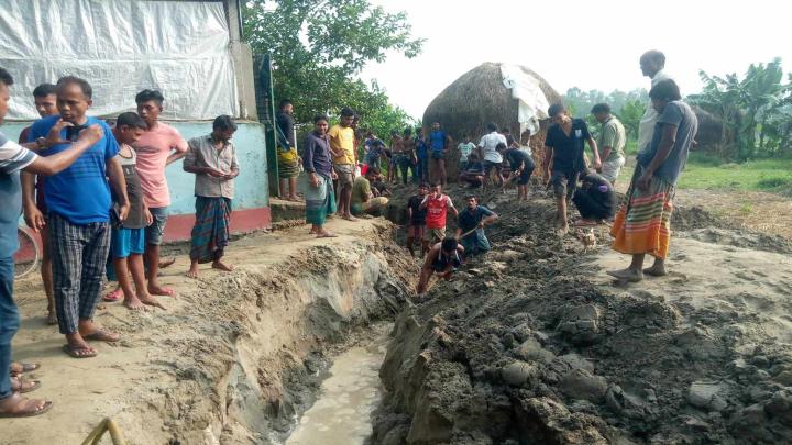 বেলাবতে খালের ভরাটকৃত অংশ কেটে দেয়ায় জলাবদ্ধতার নিরসন