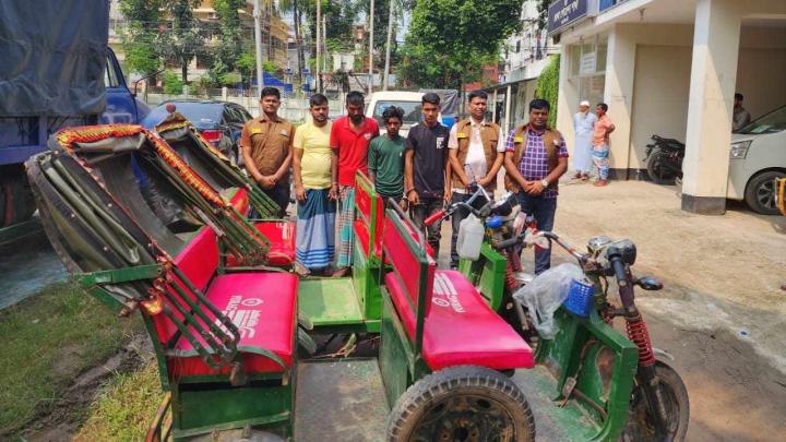 নরসিংদীতে দুটি চোরাই অটোমিশুকসহ ৪ জন আটক 