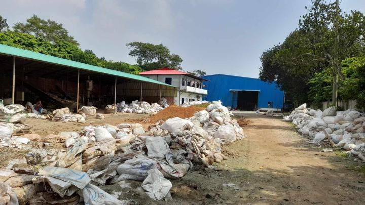 শিবপুরে সেইন্ট অনেস্ট প্লাস্টিক কারখানার বর্জ্যের দুর্গন্ধে অতিষ্ঠ এলাকাবাসী 