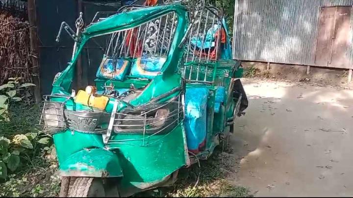 নরসিংদীতে সিএনজি ও নসিমন সংঘর্ষে নিহত ১