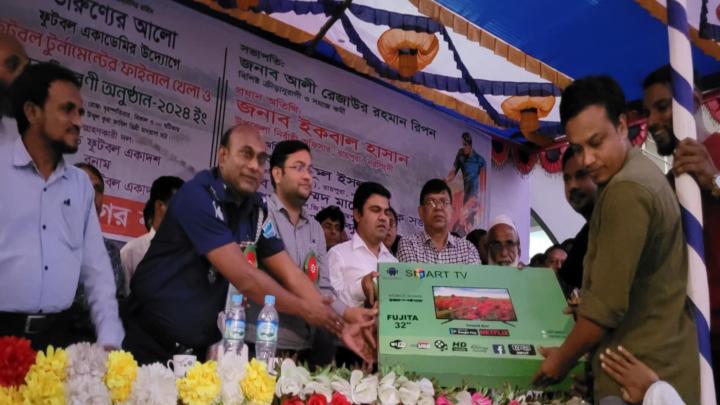 রায়পুরায় 'তারুণ্যের আলো' আয়োজিত ফুটবল টুর্ণােমন্ট'র ফাইনাল অনুষ্ঠিত