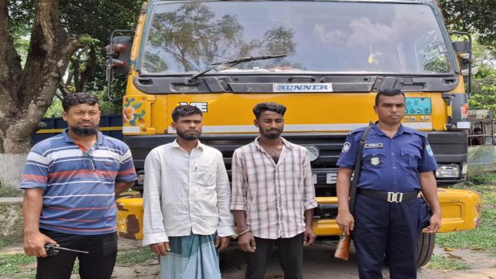 পলাশে ১১ টন নিষিদ্ধ পলিথিন ব্যাগ উদ্ধার, গ্রেফতার ২