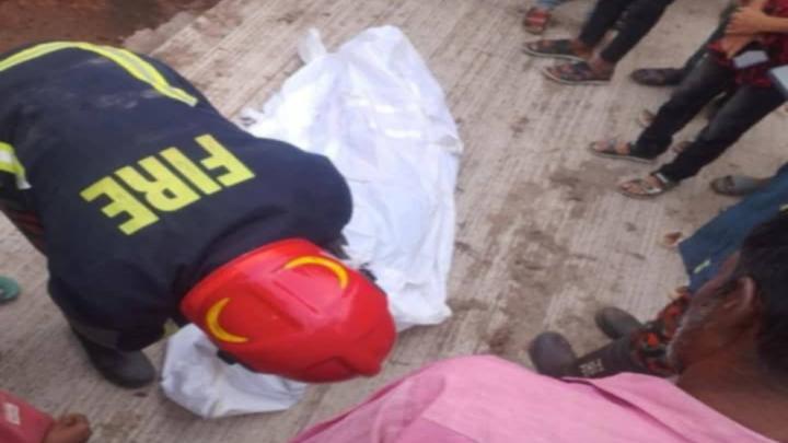 মনোহরদীতে ট্রলি উল্টে চালক নিহত 