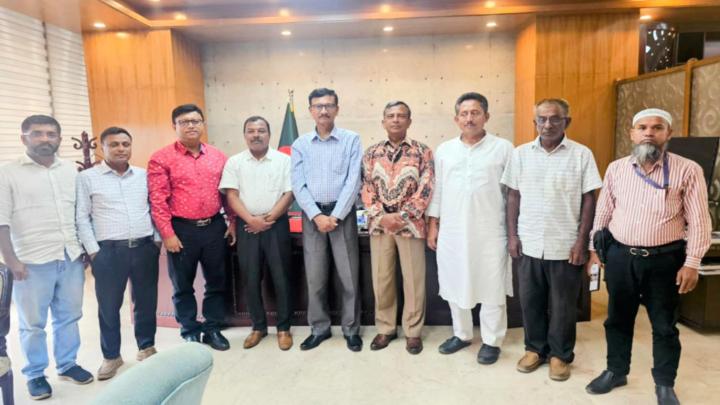 পররাষ্ট্র উপদেষ্টার সাথে রায়পুরা প্রেস ক্লাবের কার্যনির্বাহী কমিটির সৌজন্য সাক্ষাৎ 