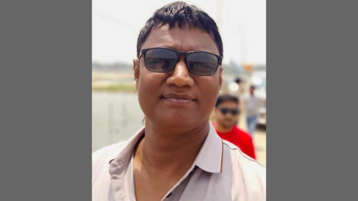 নরসিংদীর শহীদুল্লাহ তৃতীয় শ্রেণির কর্মচারী হয়েও হয়েছেন অঢেল টাকার মালিক!