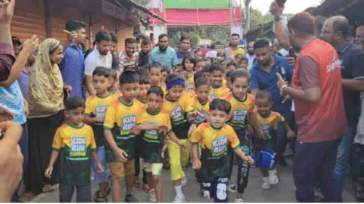 রায়পুরায় খুদে দৌড়বিদদের অংশগ্রহণে ম্যারাথন প্রতিযোগিতা অনুষ্ঠিত 