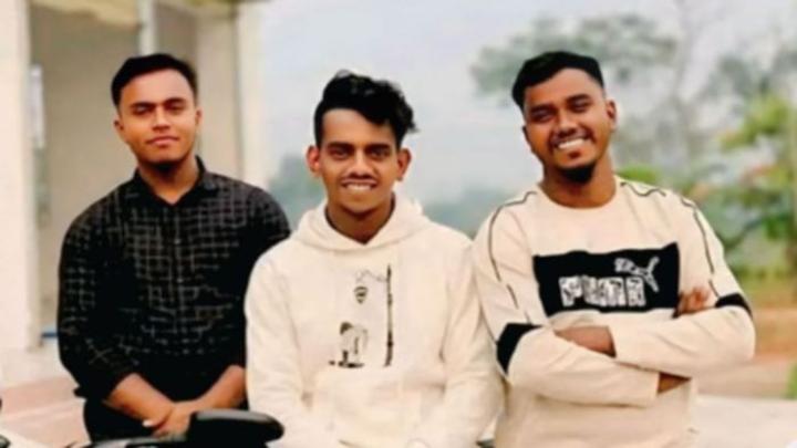 শিবপুরে বাসের ধাক্কায় মোটরসাইকেল আরোহী ৩ বন্ধু নিহত