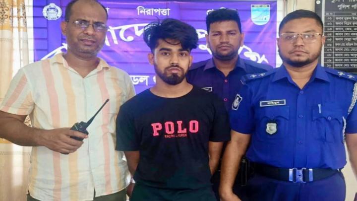 শিবপুরের শীর্ষ সন্ত্রাসী কিশোর গ্যাং লিডার  সৈকত অস্ত্রসহ গ্রেফতার 