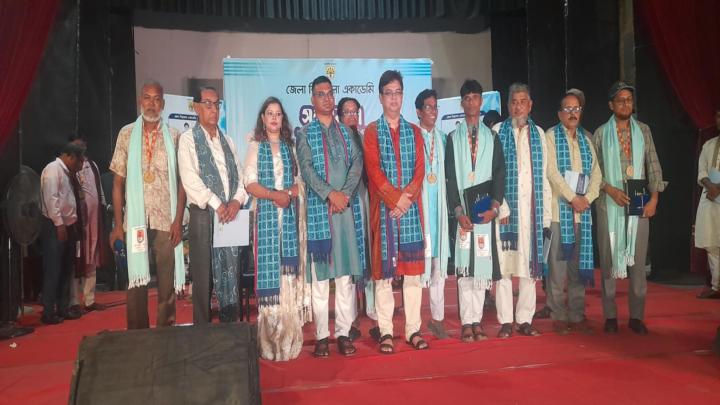 নরসিংদীতে ১৫ গুণীজনকে জেলা শিল্পকলা একাডেমি সম্মাননা প্রদান 