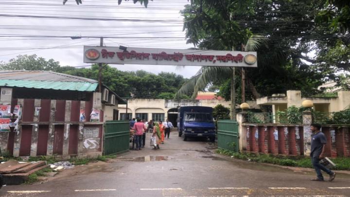 নরসিংদীতে কাঠগড়া থেকে আসামির পলায়ন 