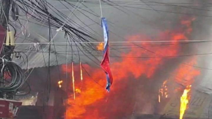 মাধবদীতে ভয়াবহ অগ্নিকাণ্ডে ৭ দোকান পুড়ে গেছে