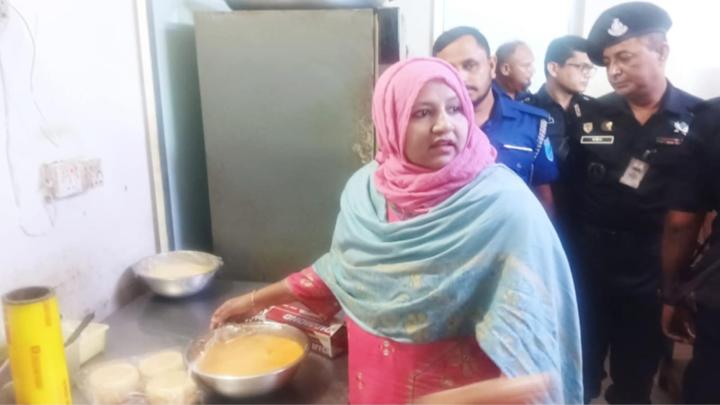 নরসিংদীতে রেস্টুরেন্ট ও মিষ্টির দোকানে অভিযান, ২ লাখ টাকা জরিমানা