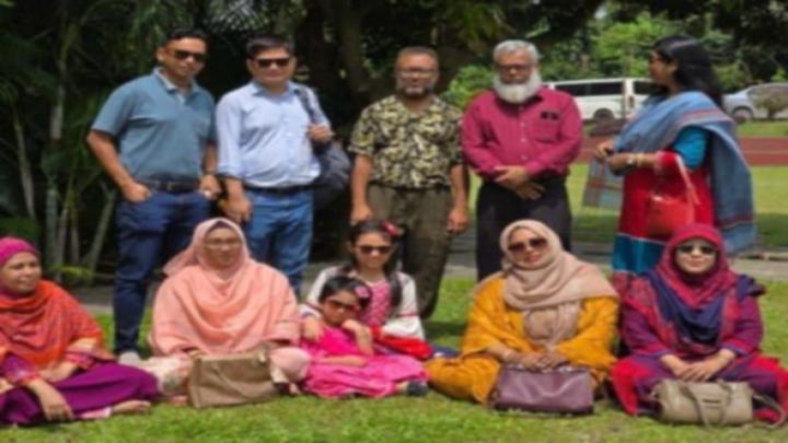 নরসিংদীতে রাহা মনির মৃত্যুর ৮দিন হয়নি, বিনোদনে মেতেছে চিকিৎসকরা!