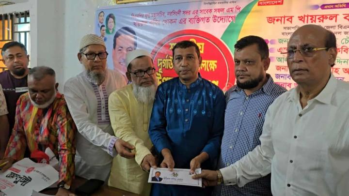 নরসিংদীর ৮৯ টি পূজা মন্ডপে খোকনের অনুদান প্রদান 