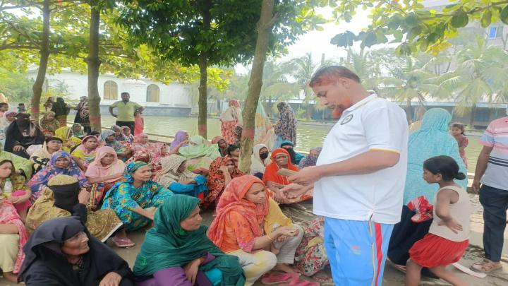 আশিকুর রহমান পাভেল ফাউন্ডেশনের নগদ অর্থ ও খাদ্য বিতরণ 