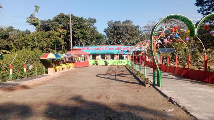 শিবপুরে সরকারি জায়গা দখল করে চলছে খাবারের হোটেল, নীরব প্রশাসন