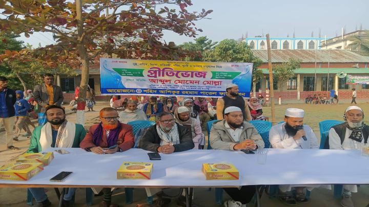 মাধবদীতে অসহায়দের মধ্যে নগদ অর্থ বিতরণ 