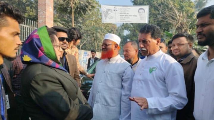 নরসিংদীতে প্রতিদ্বন্দ্বী প্রার্থীদের মধ্যে সৌহার্দপূর্ণ অবস্থান 