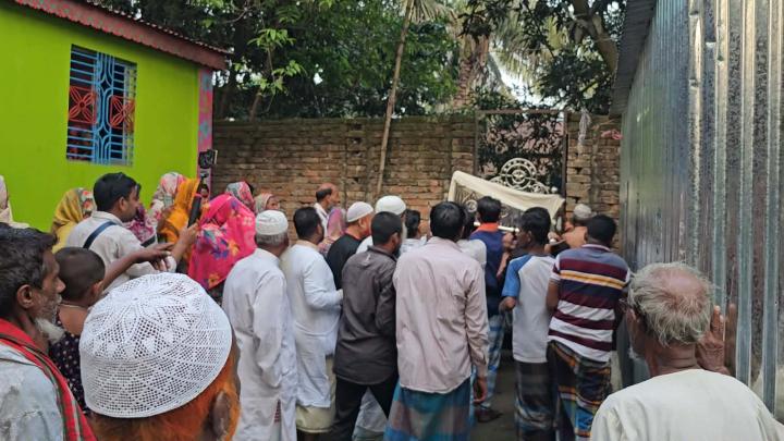 জনসেবায় জীবন উৎসর্গ করলেও শেষ বিদায়ে দুর্ভোগ!