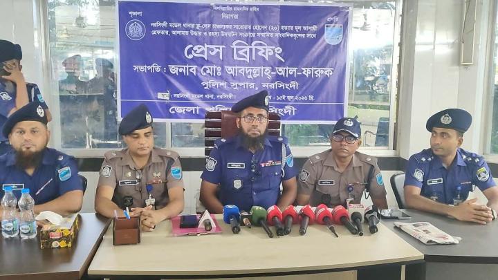 নরসিংদীতে বিভারটেক চালক হত্যা : ৩ ঘণ্টার মধ্যে রহস্য উদঘাটন, গ্রেফতার ২