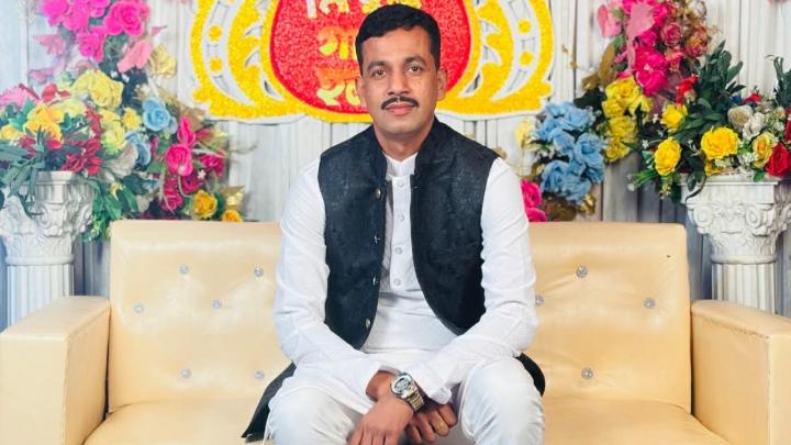কোটি টাকাসহ প্রবাসীর স্ত্রীকে নিয়ে পালালেন স্বেচ্ছাসেবক দল নেতা