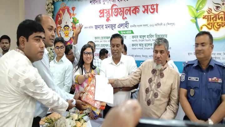 শিবপুরে ৭০টি পূজামন্ডপে অনুদান বিতরণ 